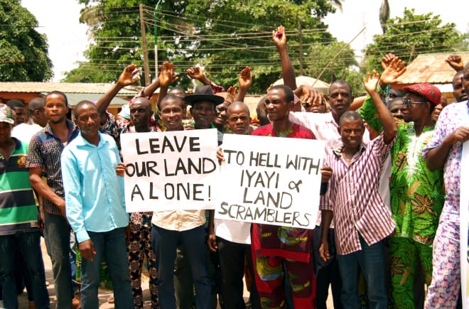 Protesto contra a agroindústria de monocultura “Okomu Oil Palm Oil”, na Nigéria